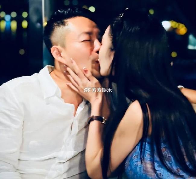 汪小菲喊话老婆早生贵子 张兰开心亲自上手抹蛋糕